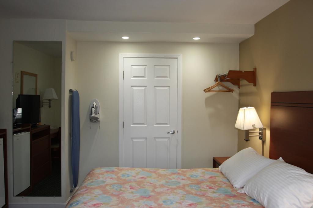 Redwood Inn 3*